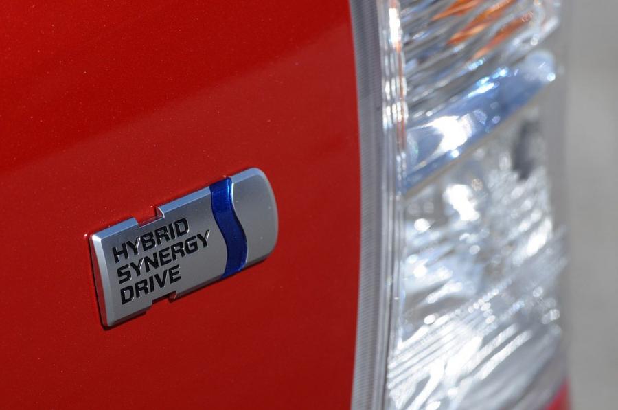  Toyota Prius V 2011 года  (фото 144 из 208)